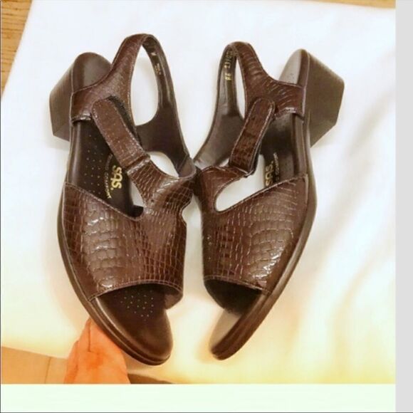 SAS BROWN LEATHER CROC SANDALS.  NEW - Picture 3 of 7